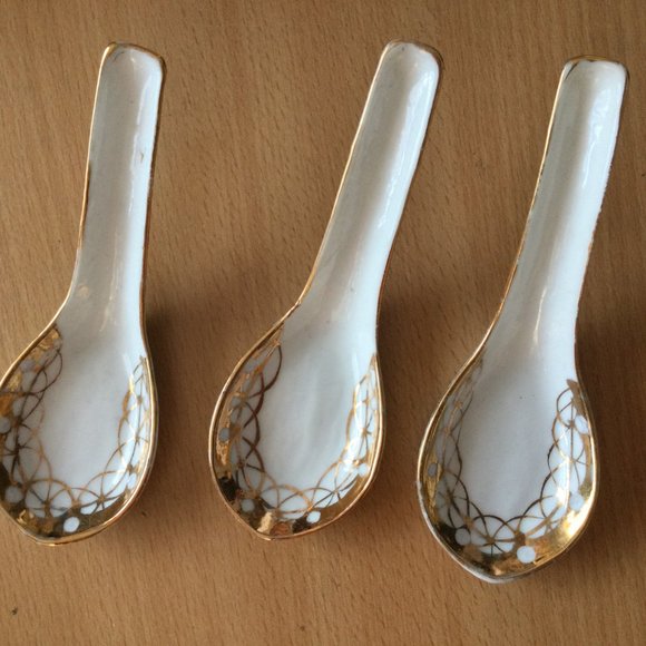 Vintage Chinese porcelain saucer plate and three spoons gold gilded marked China - Picture 3 of 5